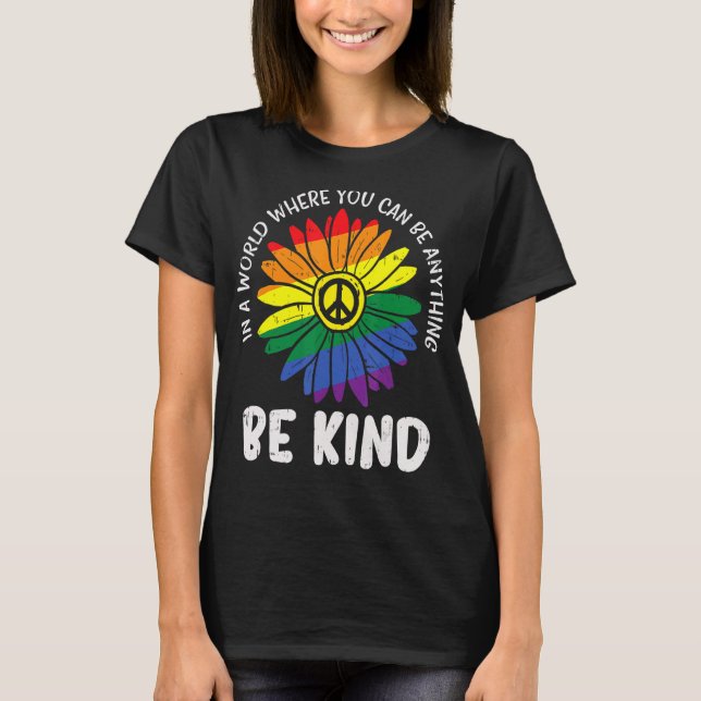 World Be Kinad Rainbow Daisy Coola LGbt Lesbisk Ga T Shirt (Framsida)