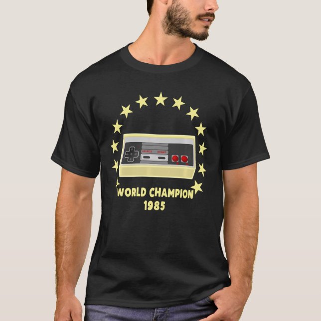 World Champion 1985 Retro-spelkontroll T Shirt (Framsida)
