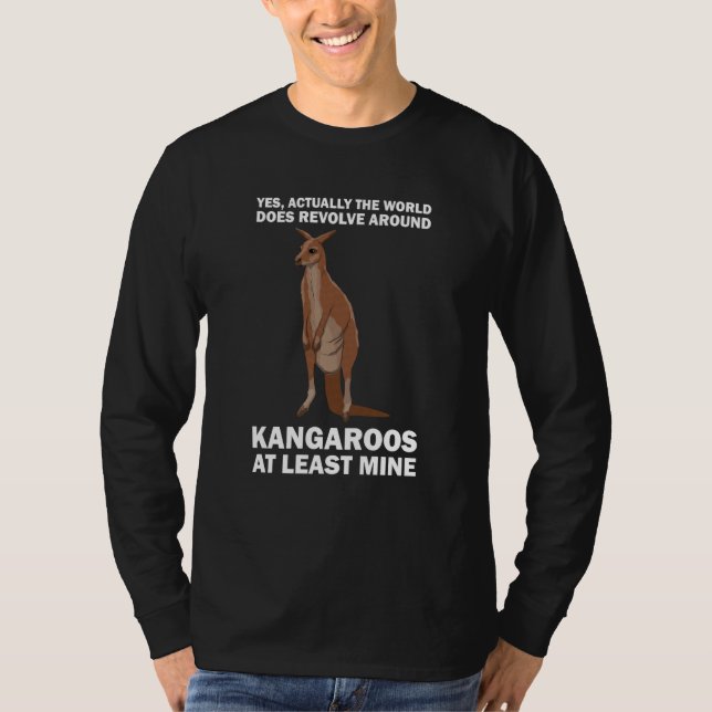 world does revolve around kangaroos kangaroo t shirt (Framsida)