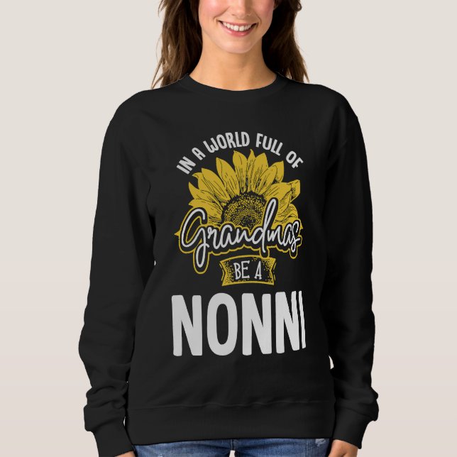 World Full of Grandmas be a Nonni Gif T Shirt (Framsida)