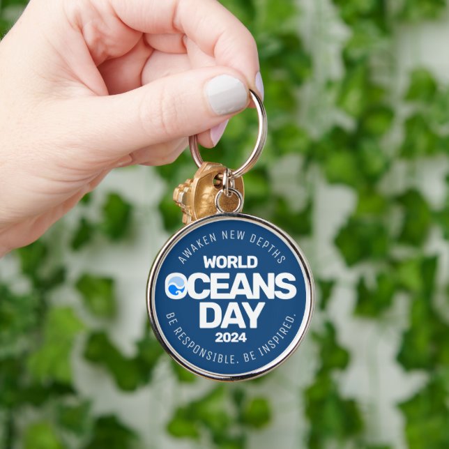 World Oceans Day Blue Stylized Earth Vinkarare Rund Silverfärgad Nyckelring (Hand)