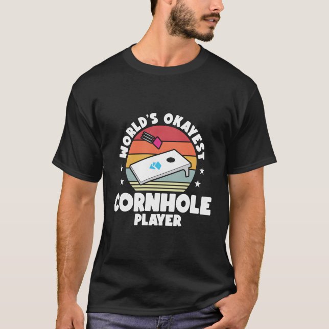World Okayest Cornhole Player Cornhole T Shirt (Framsida)