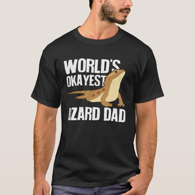 World s Okayest Lizard Dad  Pet Bearded Dragon Rep T Shirt (Framsida)