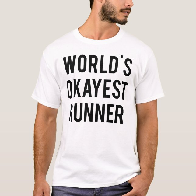 World&x27;s Okayest-Springer-fästmärke T Shirt (Framsida)