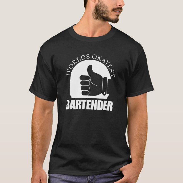 Worlds Okayest Bartender Pub Cocktail Mixer Beer M T Shirt (Framsida)