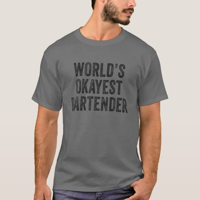 World's Okayest Bartender Pub Servitör Waitress Di T Shirt (Framsida)