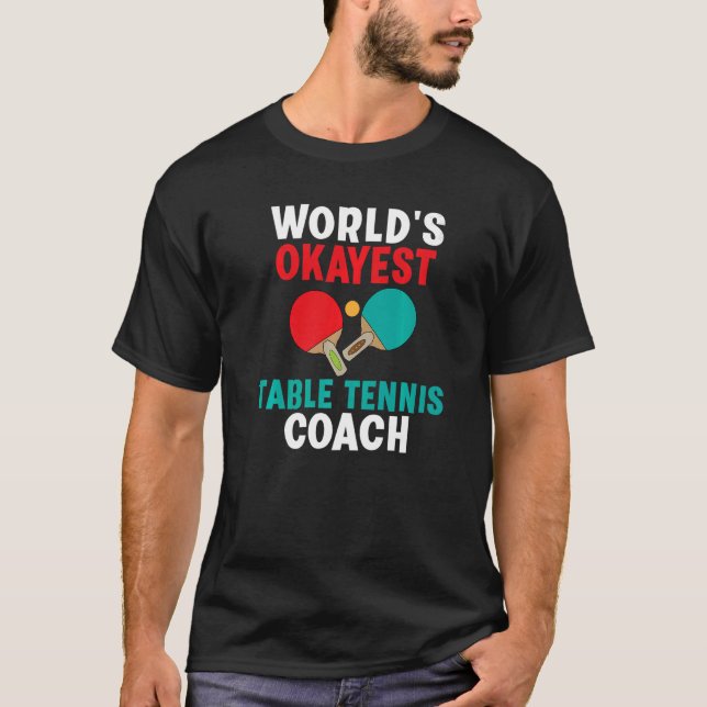 Worlds okayest Bord Tennis Coach T Shirt (Framsida)