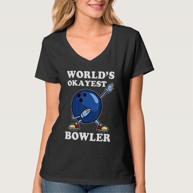 World's Okayest Bowler  Bowling Player T Shirt (Framsida)