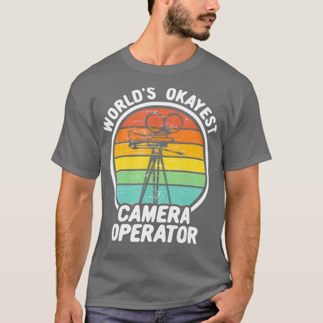Worlds Okayest Camera Operator Funny Retro T Shirt (Framsida)