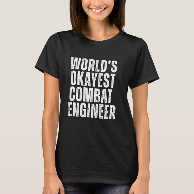 World's Okayest Combat Ingenjör Funny Engineering T Shirt (Framsida)