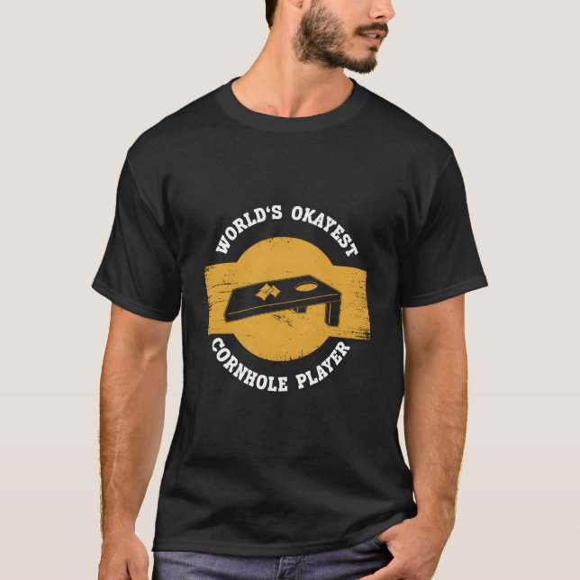 World'S Okayest Cornhole Player Cornhole T Shirt (Framsida)