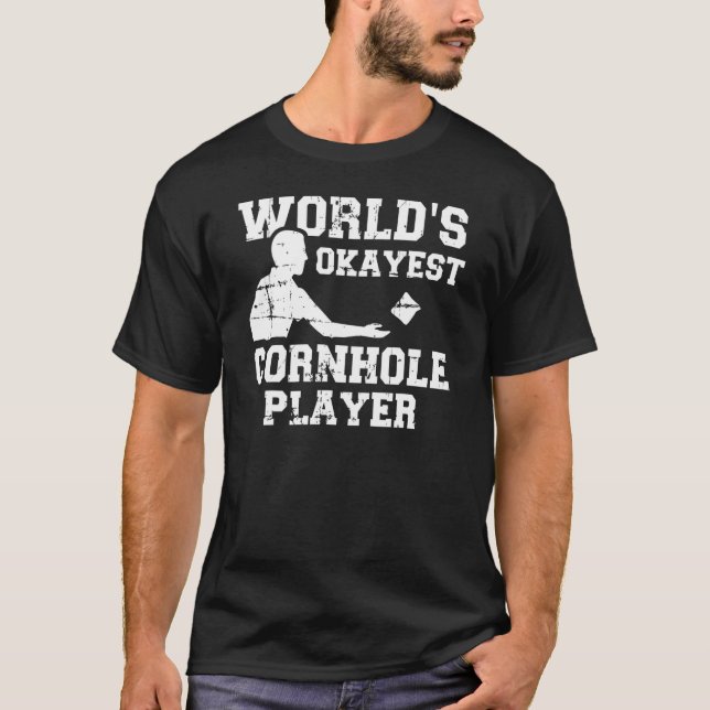 World's Okayest Cornhole Player T Shirt (Framsida)