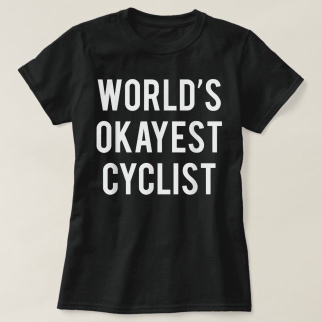 World's Okayest Cyclist Funny Cycling T Shirt (Design framsida)