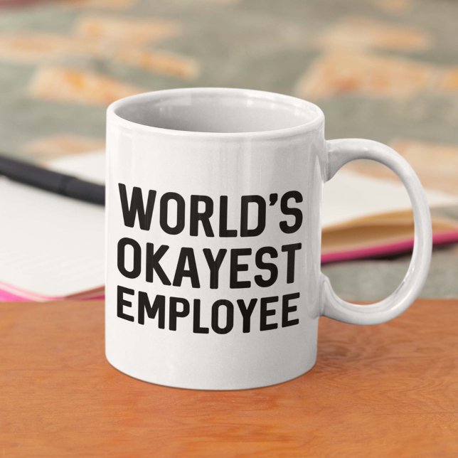 World's Okayest Employee Kaffemugg (world's okayest employee mug)