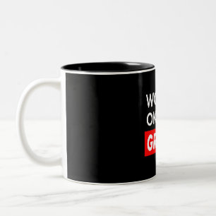 Worlds okayest Griffin Två-Tonad Mugg