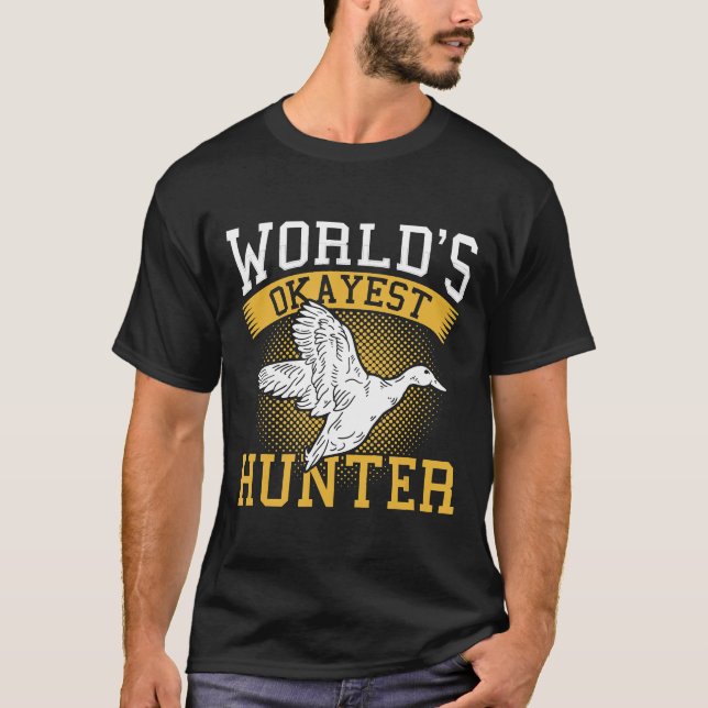 Worlds Okayest Hunter Anka Funny Sarcastic Hunting T Shirt (Framsida)