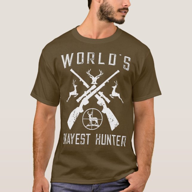 Worlds Okayest Hunter Funny Hunting Gift T Shirt (Framsida)