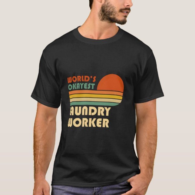 World'S Okayest Laundry Worker T Shirt (Framsida)