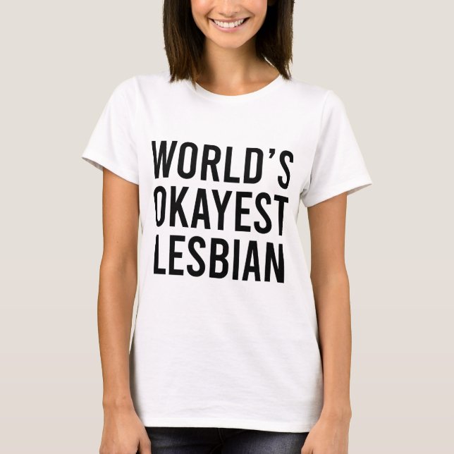 World's Okayest Lesbisk T Shirt (Framsida)