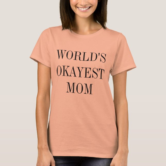 World's Okayest Mamma Shirt Tee Shirt (Framsida)