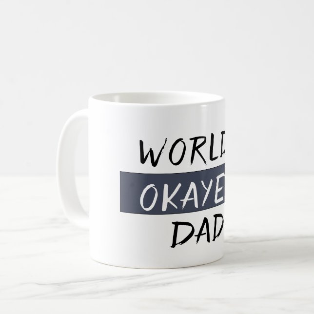 World's Okayest Pappa Funny Kaffemugg (Framsida vänster)