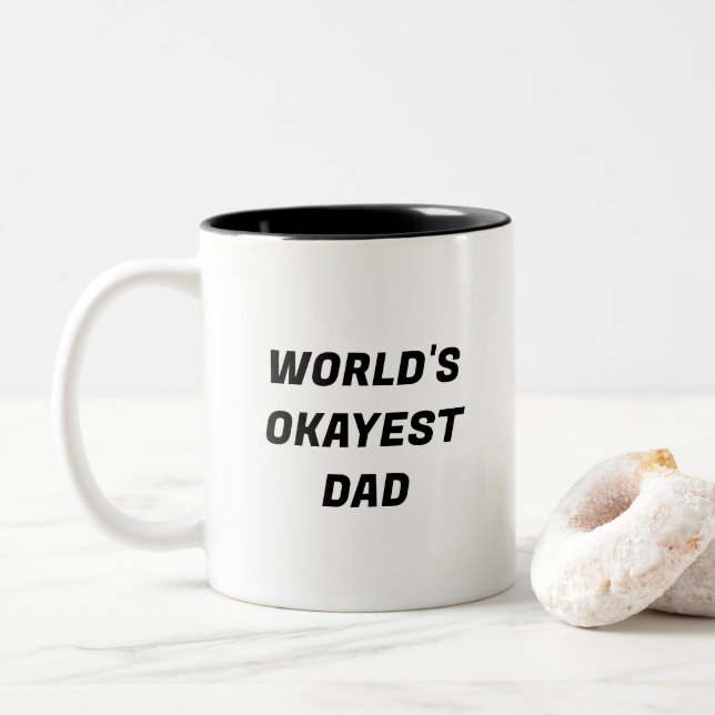 World's Okayest Pappa Funny Typography Mugg (Med munk)
