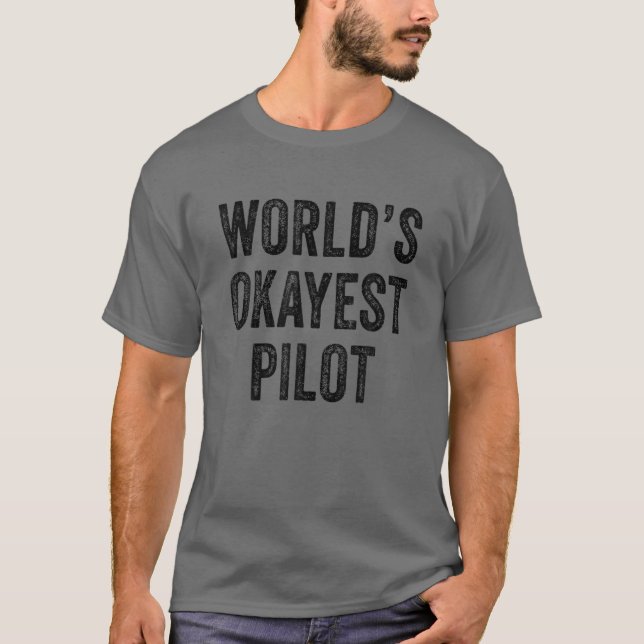 World's Okayest Pilot Aviation Flies Funny Pilot T Shirt (Framsida)