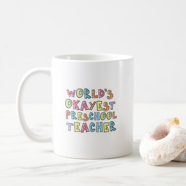 World's Okayest Preschool Teacher Gift Idea Kaffemugg (Med munk)