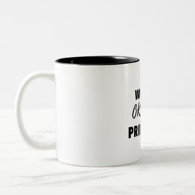 World's Okayest Principal 2 Två-Tonad Mugg (Vänster)
