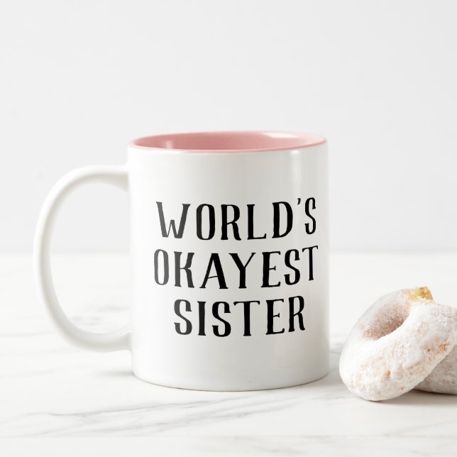 World's Okayest Sister Två-Tonad Mugg (Med munk)