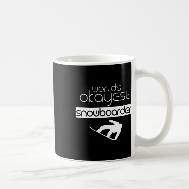 World's Okayest Snowboarder Snowboarder Snowboardi Kaffemugg (Höger)