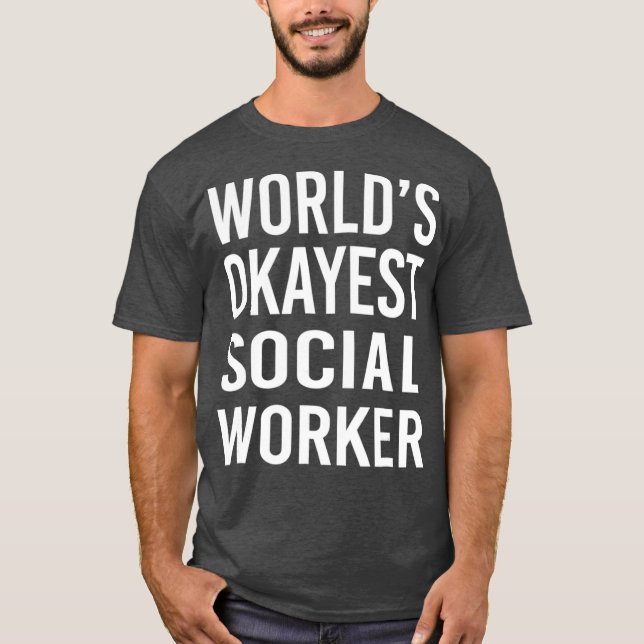 Worlds Okayest Social Worker Funny T Best Gift T Shirt (Framsida)