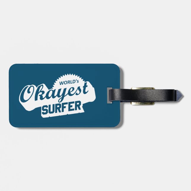 Worlds Okayest Surfer Bagagebricka (Baksida Vågrät)
