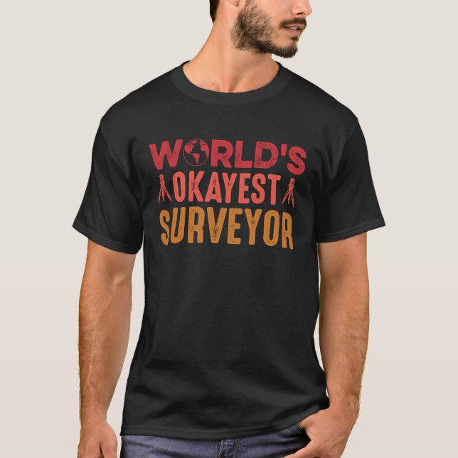 World's Okayest Surveyor T Shirt (Framsida)