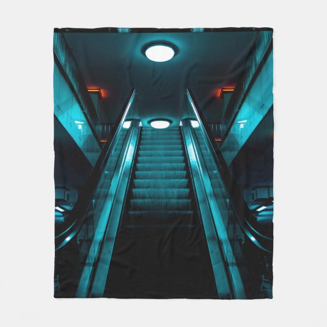 WORM'S EYE VIEW PHOTOGRAPHY OF GRAY BUILDING UNDER FLEECEFILT (Framsidan)