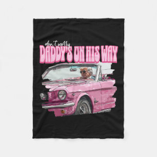 Worry Daddys on his way Funny Donald Trump Rosa 20 Fleecefilt