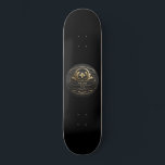 Wrami Logo, Designed by Kay Uwe Rott Mini Skateboard Bräda 18,5 Cm<br><div class="desc">Wrami – A Name, A Legacy, A Vision. Wrami ist mehr als nur ein Logo. Es ist Ausdruck eines kreativen Universums, das Kunst, Musik, Literatur und Bewegung vereint. Ein Symbol der Verbindung zwischen Klang und Bild, zwischen Tradition und Moderne. In goldener Eleganz auf tiefem Schwarz steht Wrami für zeitlose Schönheit...</div>