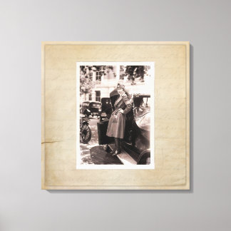 WW1 Retro Vintage Red Kor Nurse med Antique Car Canvastryck
