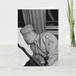 WW2 soldat som ta sig en tupplur, 1943 Kort