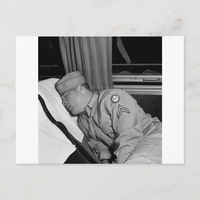 WW2 Soldier Napping, 1943 Vykort (Framsida)