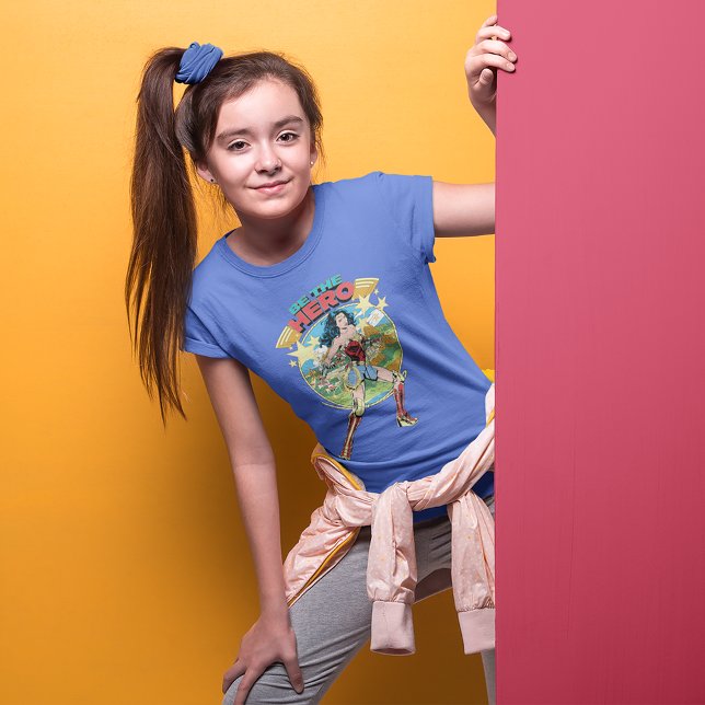 WW84 |  Tecknad av temyscira hos kvinnor i  Kemi T Shirt (Kid wearing tshirt)