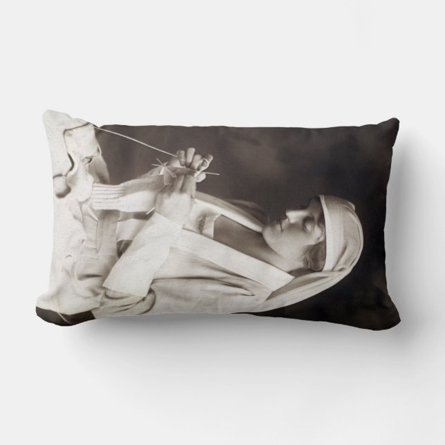 WWI Nurse stickande sötare Lumbarkudde (Framsida)