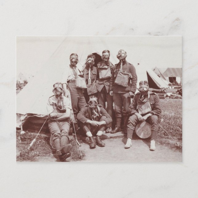 WWI Soldiers in Gas Masks Vykort (Framsida)
