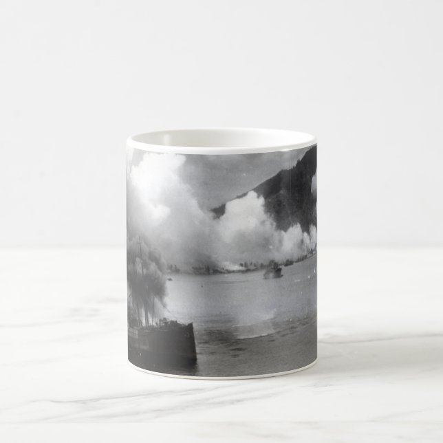 WWII bombarderar inkörda Rabual Kaffemugg (Center)