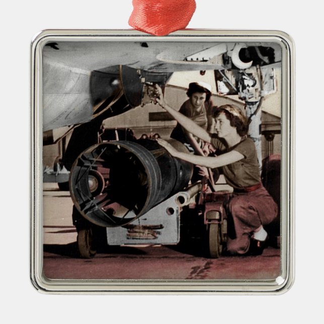 WWII Kvinnor som arbetar på flygplan Julgransprydnad Metall (Framsidan)