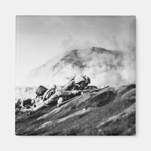 WWII-mariner på Iwo Jima Beachhead Magnet (Framsidan)