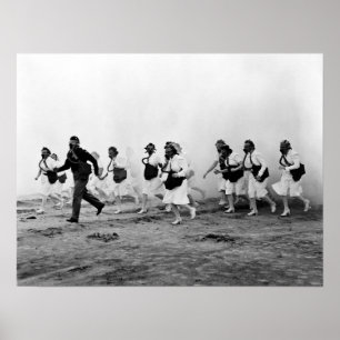 WWII Militära sjuksköterskor ~ Utbildning i gasmas Poster