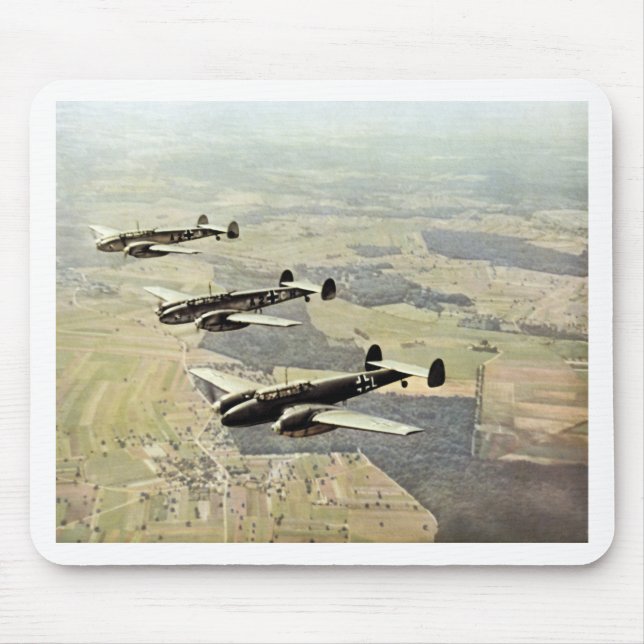 WWII tre Messerschmitt ME-110 Musmatta (Framsidan)