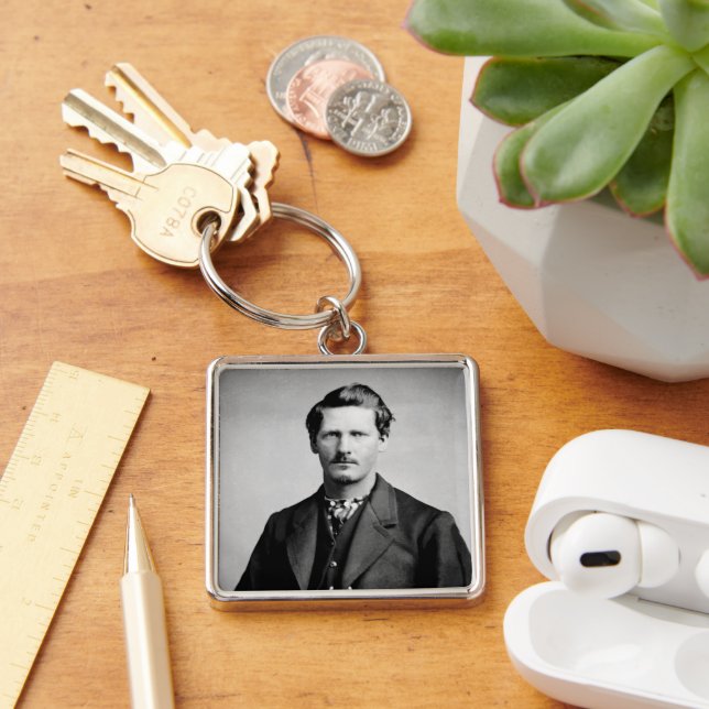 Wyatt Earp: Lawman, Gunfighter, Saloon Keeper Fyrkantig Silverfärgad Nyckelring (Skrivbord)