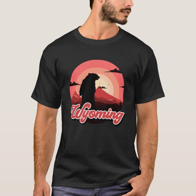 Wyoming Bears som hyr en värld med ryggsäcksvaceri T Shirt (Framsida)